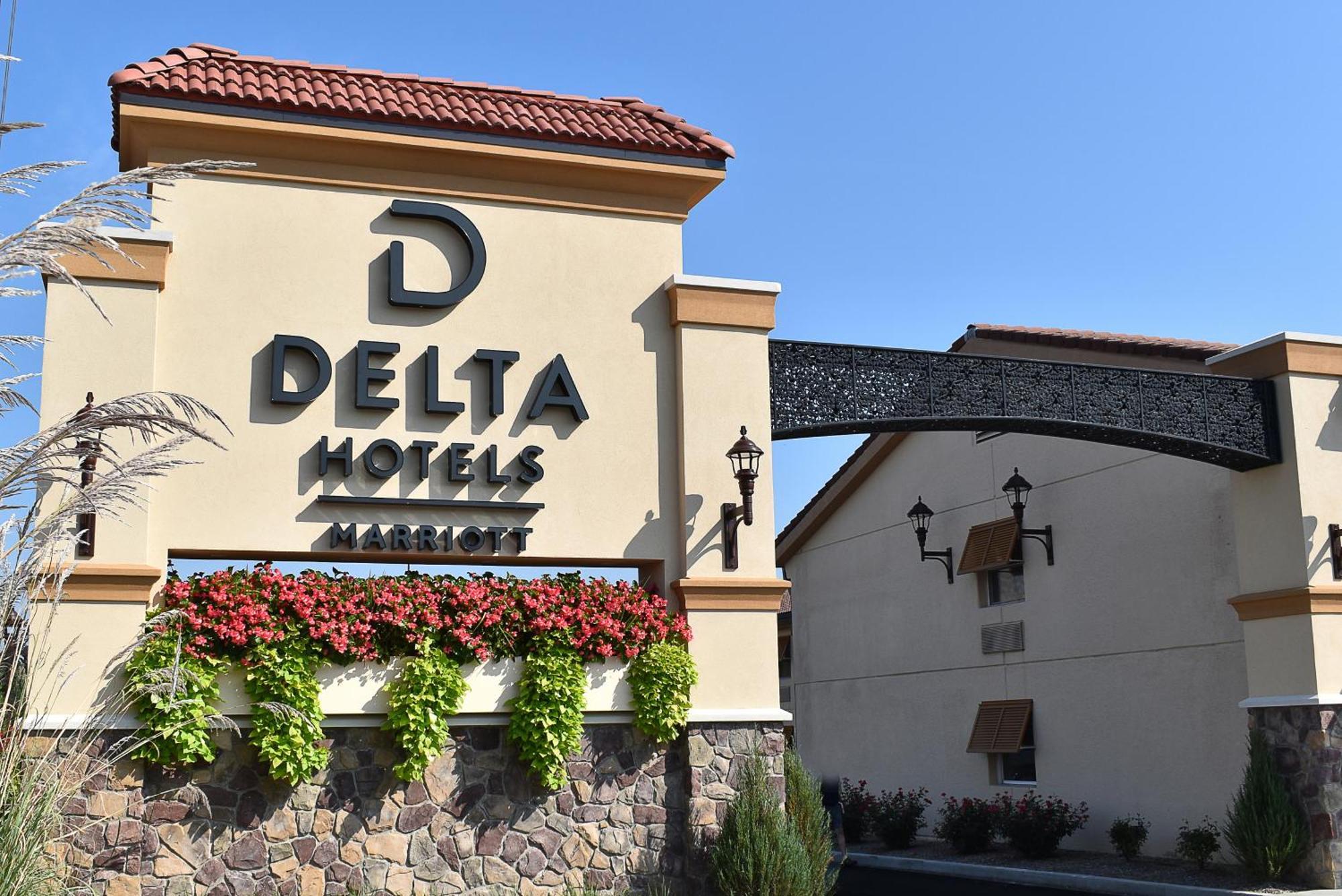 Delta Hotels By Marriott Indianapolis East Exterior photo